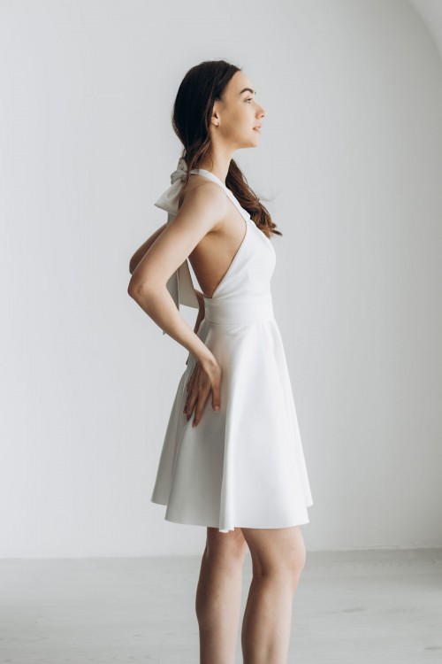 Платье атласное белое с открытой спиной [021-0424]