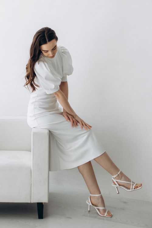 Сукня біла атласна з корсетом на талії [021-0224]