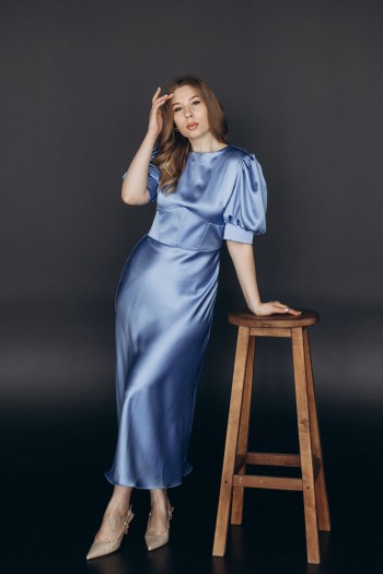 Сукня блакитна атласна з корсетом на талії [026-0224]