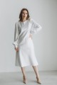 Платье белое атласное длины меди с поясом [021-0124]