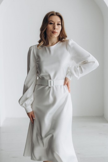 Сукня біла атласна довжини міді з поясом [021-0124]