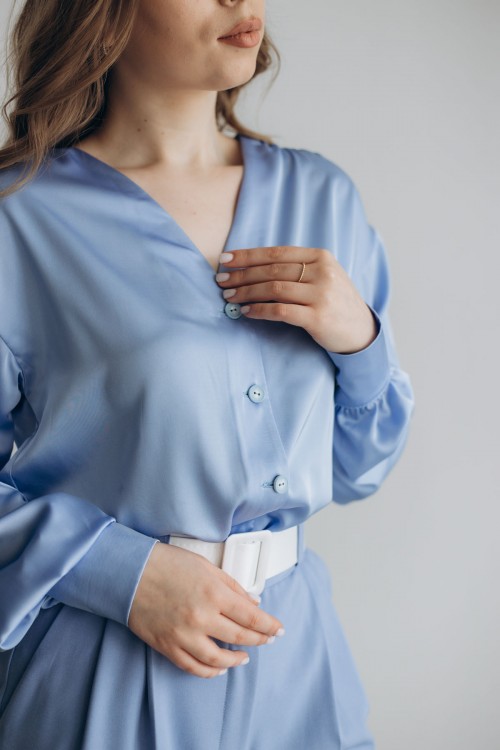 Блуза шелковая голубая на пуговке [036-0324]