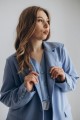 Костюм блакитного кольору із подовженим піджаком [096-0224]