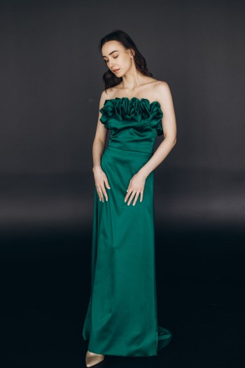 Платье атласное длины макси изумрудного цвета со шлейфом [015-0224]