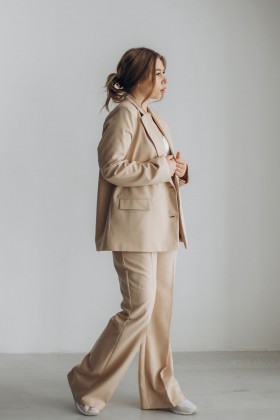 Костюм бежевий із подовженим піджаком [093-0224]