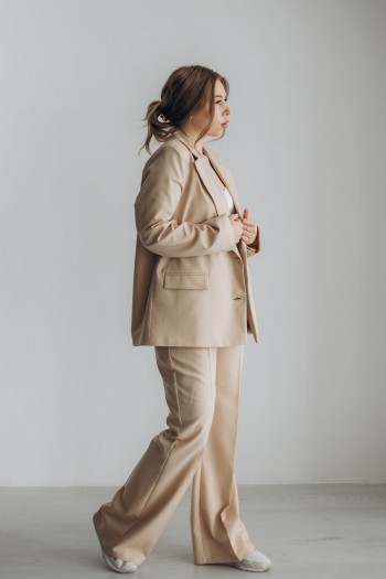 Костюм бежевий із подовженим піджаком [093-0224]