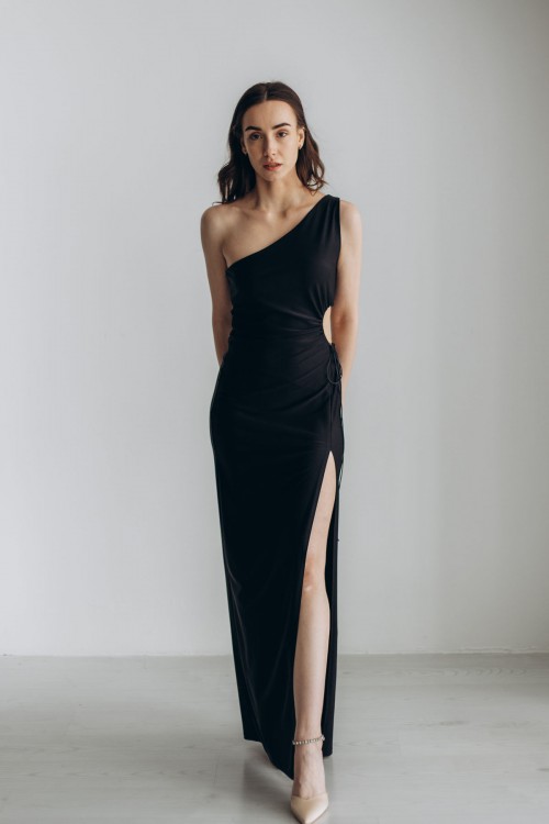 Сукня чорна довжини максі із вирізом на талії [010-0224]