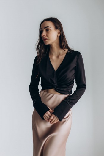Блуза шелковая черная с распорками на манжетах [030-0224]