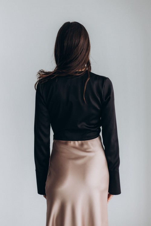 Блуза шелковая черная с распорками на манжетах [030-0224]