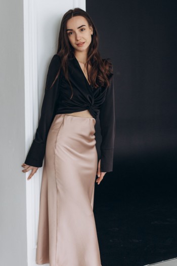 Блуза шелковая черная с распорками на манжетах [030-0224]