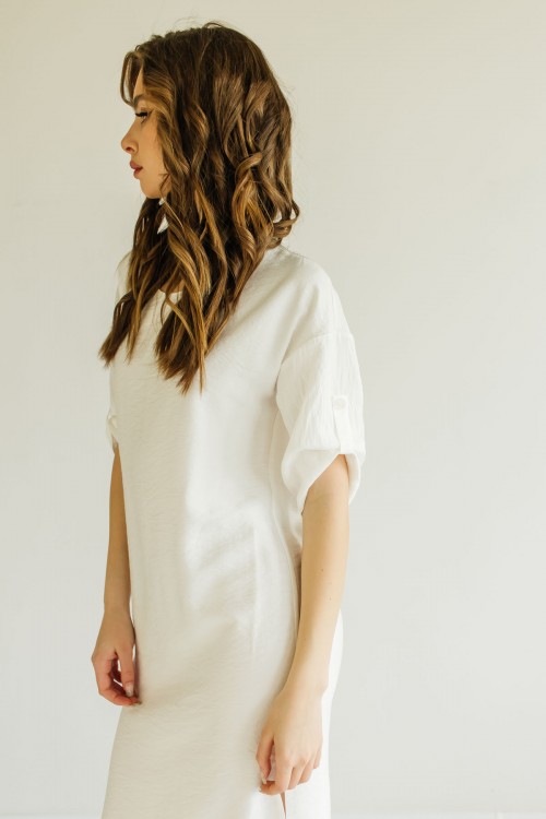 Сукня прямого крою біла міді довжини 021-1123
