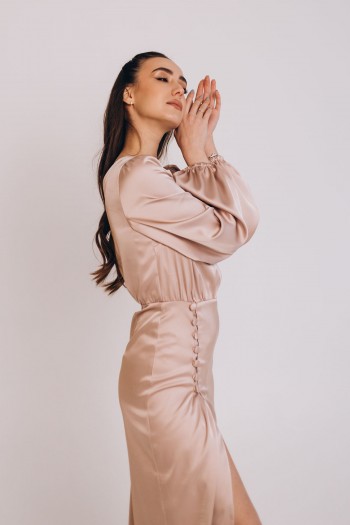 Сукня довжини міді по фігурі із розпіркою на гудзики [023-1224]