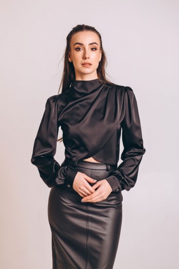 Блуза шелковая черного цвета со стойкой [030-0124]