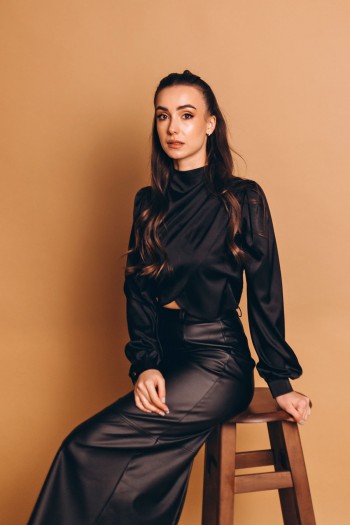 Блуза шелковая черного цвета со стойкой [030-0124]