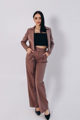 Костюм кольору моко із укороченим піджаком та прямими штанами [093-0124]