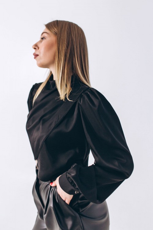 Блуза шелковая черного цвета со стойкой [030-0124]