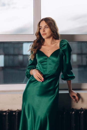 Сукня смарагдова міді з королівського атласу, спинка за зав'язки  [025-0923]