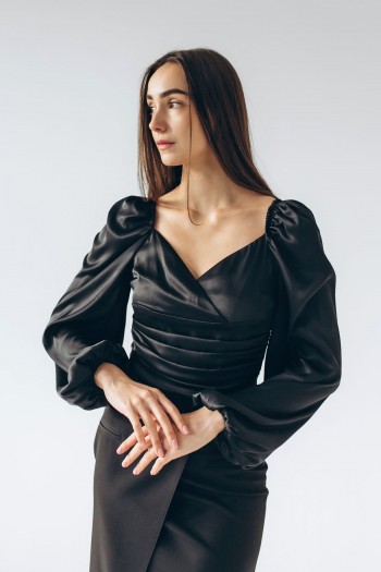 Блуза черная шелковая со складками [030-0824]